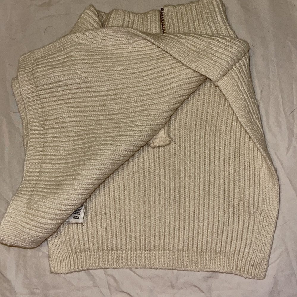 VEST - Picture 2 of 3